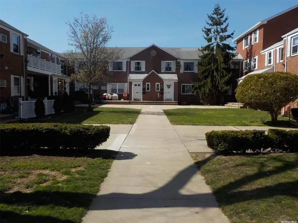 73-22 260th Street #H-2, Glen Oaks, NY 11004