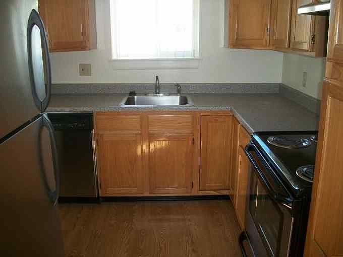 2nd image of 252 Garden St
