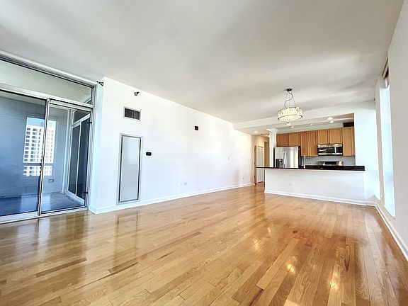 4th image of 1250 S Michigan Ave APT 1209