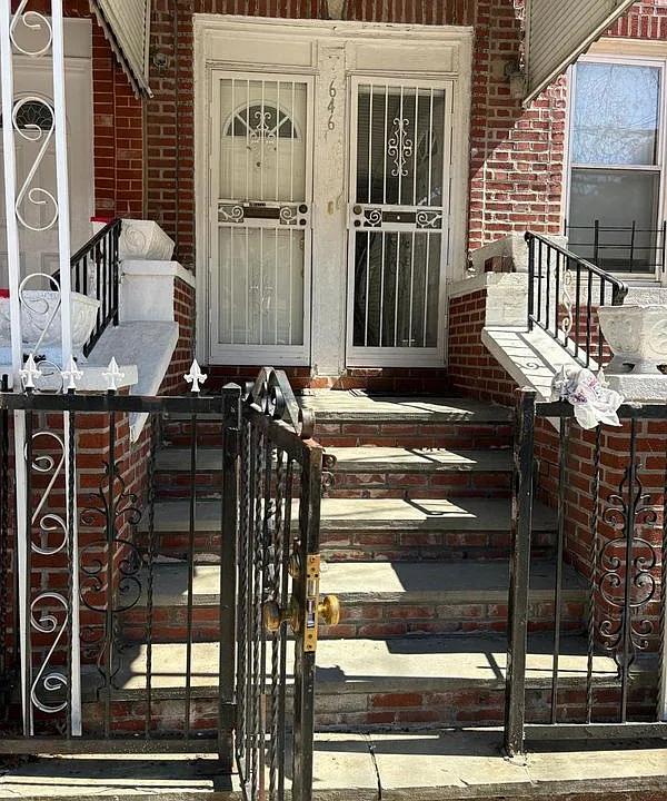646 Commonwealth Ave
