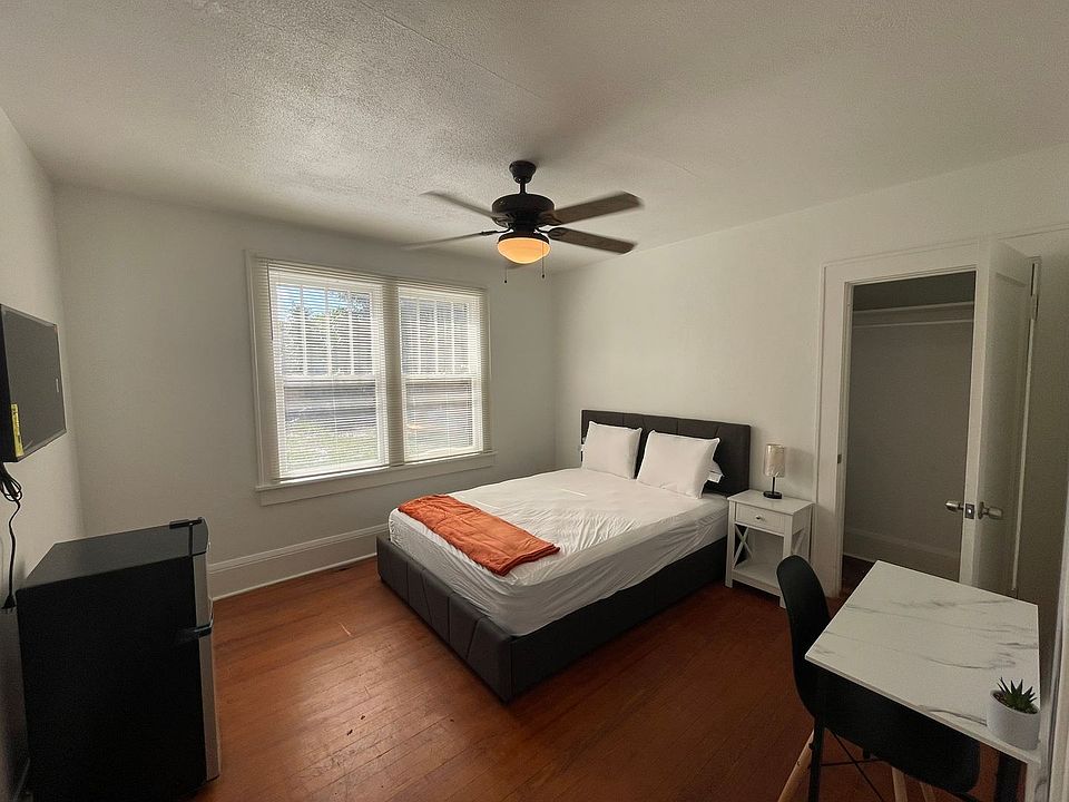 1st image of 640 Avenue B NE #3