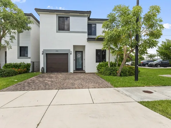 15725 SW 136th Ter, Miami, FL 33196