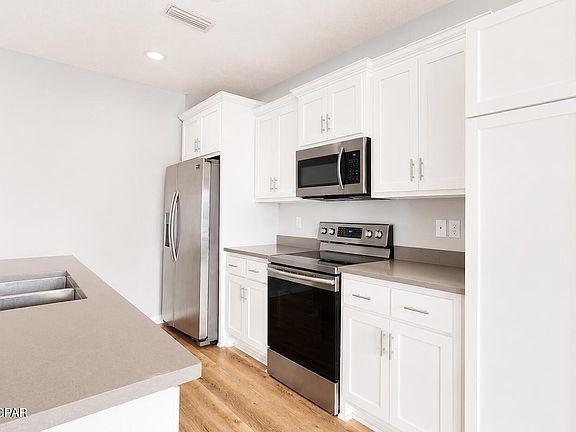 5th image of 306 Brooke Ct