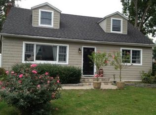 215 3rd St, East Northport, NY 11731