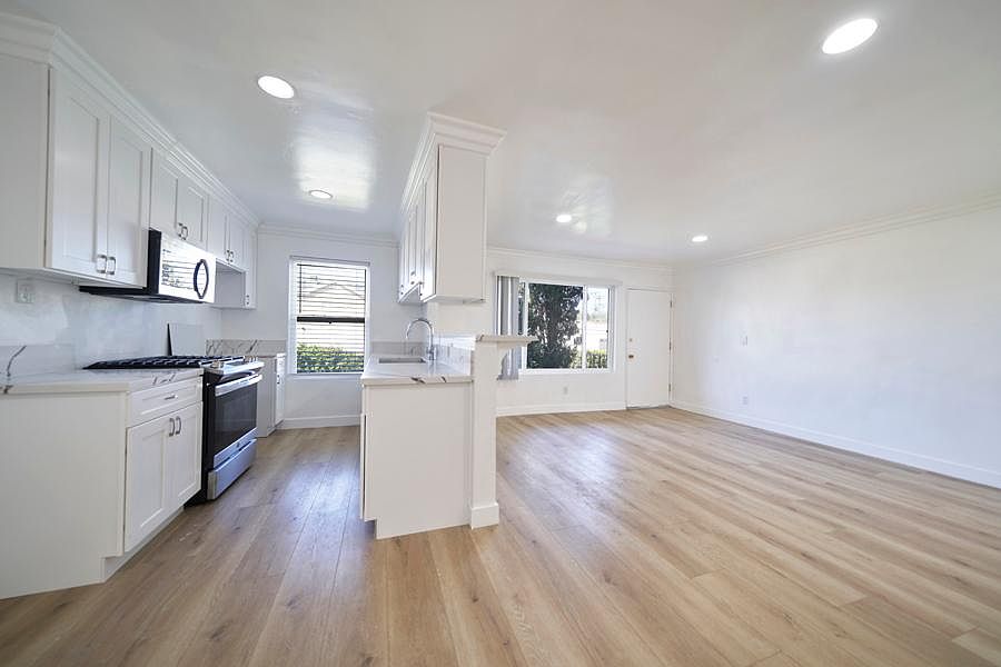 1st image of 5222 Lexington Ave #Ccbf79390