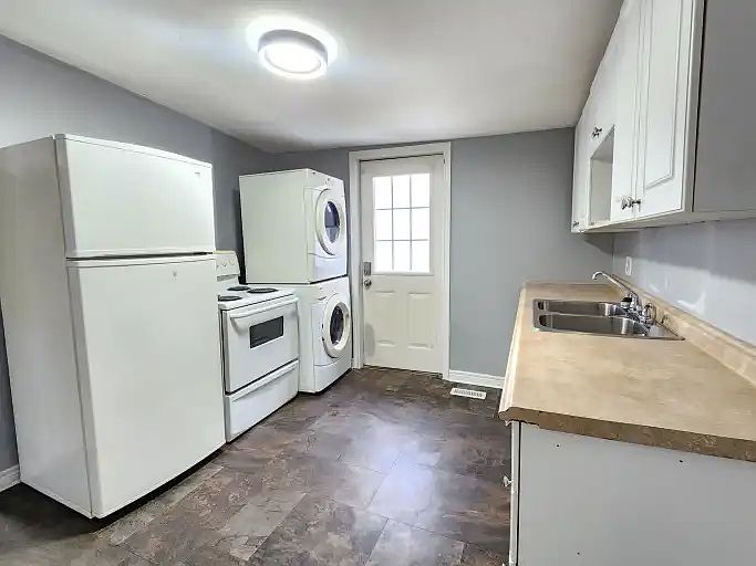 1st image of 185 Parkhill Rd W #4