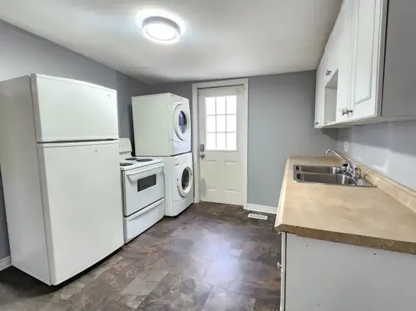 185 Parkhill Rd W #4, Peterborough, ON K9H 3H2