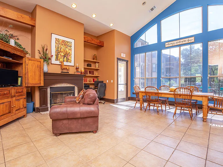 8100 Huebner Rd — Photo 11