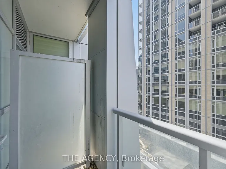1 Yorkville Ave #804 — Photo 16
