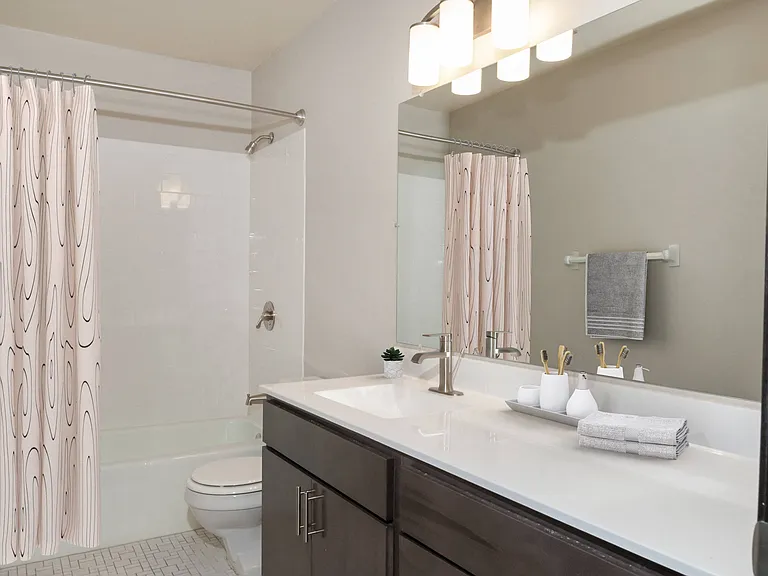 Chateau Apartments — Photo 13