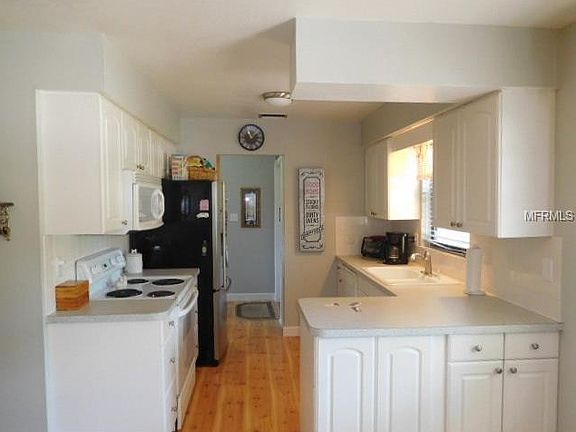 3rd image of 3720 Lakewood Dr