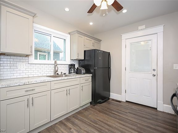 5th image of 905 S Union Ave