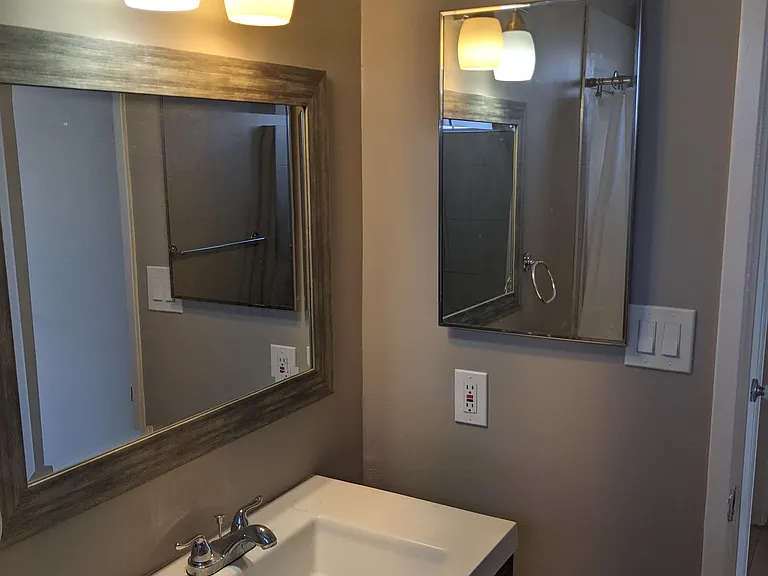 Second bathroom 2