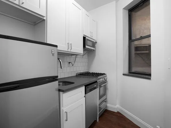 148 West 10th Street image 3 of 10