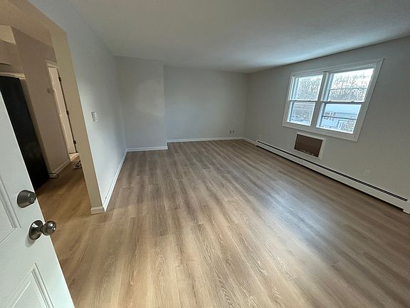 3rd image of 40 Glenwood St #1