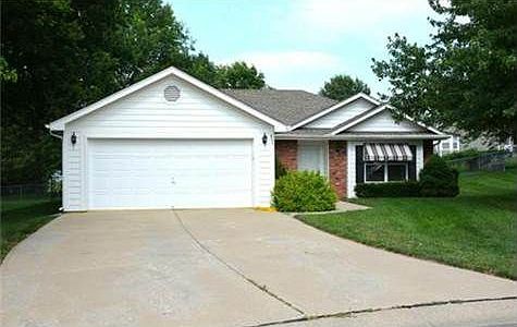 1st image of 805 NW Heatherwood Dr