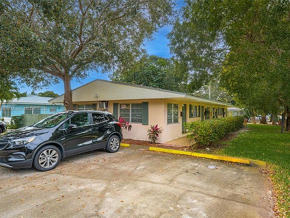 4th image of 8885 NE 8th Ct