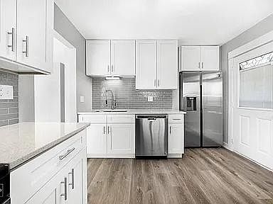 5th image of 14614 Woodlawn Ave