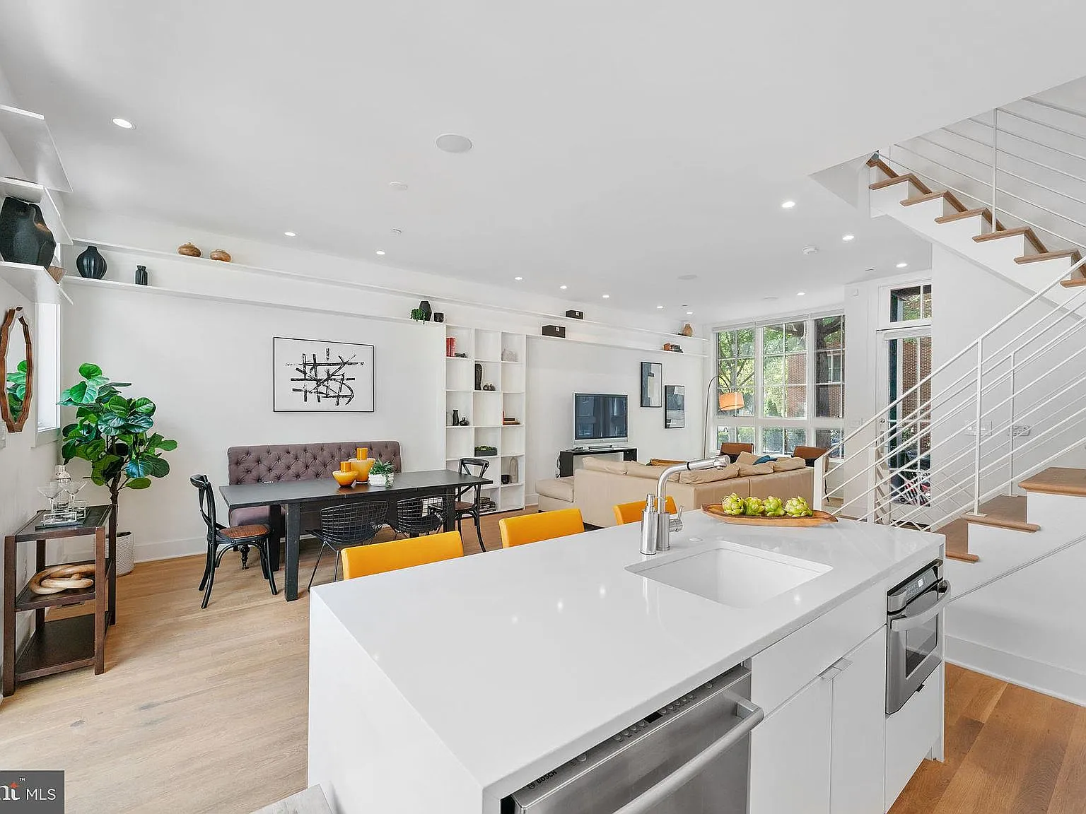 4 bed, 2265 sqft, $8,290 — Photo 3