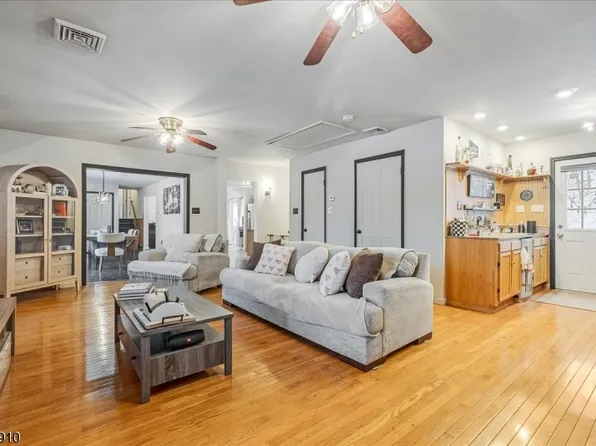 9 River View Dr, Hardwick Twp., NJ 07825