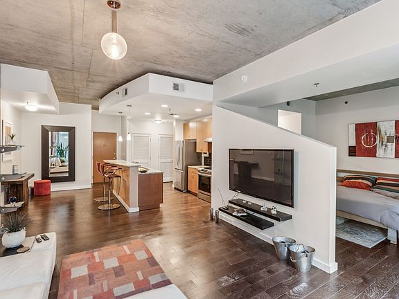 3rd image of 301 Demonbreun St Unit 1015