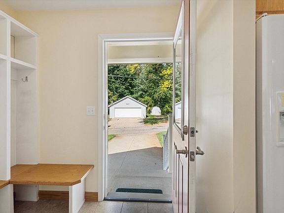 5th image of 245 Highland Dr