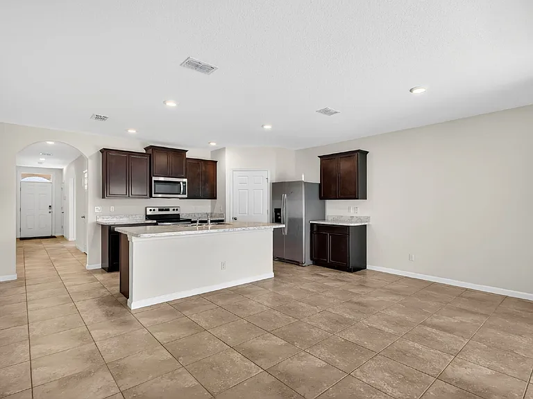 393 SW Tarra Ave — Photo 10