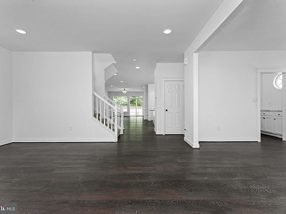3rd image of 9628 Tarvie Cir
