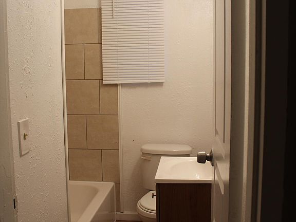 4th image of 1014 W 8th St