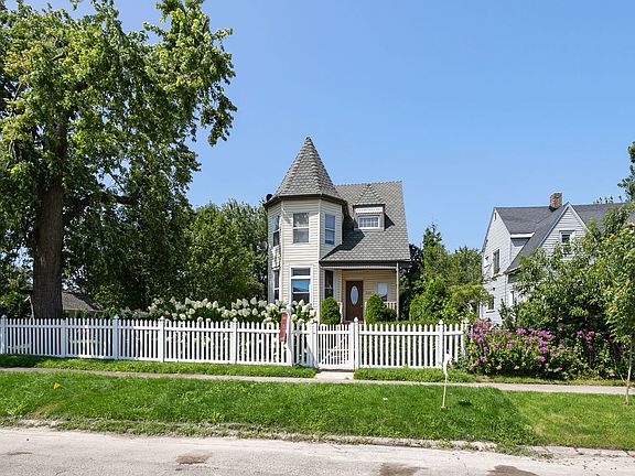 3rd image of 2134 Grove Ave