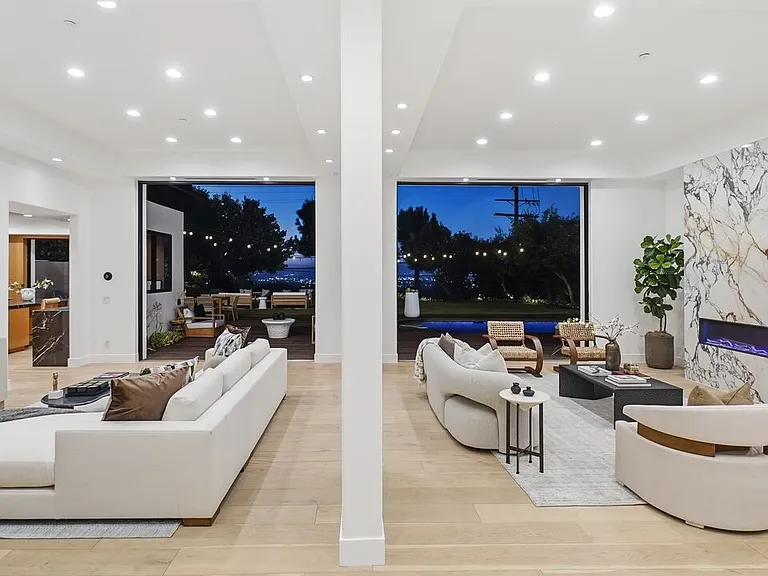 16341 1/2 Sloan Dr — Photo 10