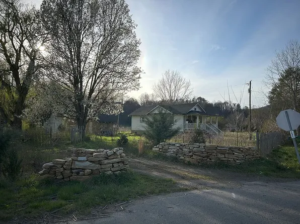 99999 Riverside Dr, Barnardsville, NC 28709