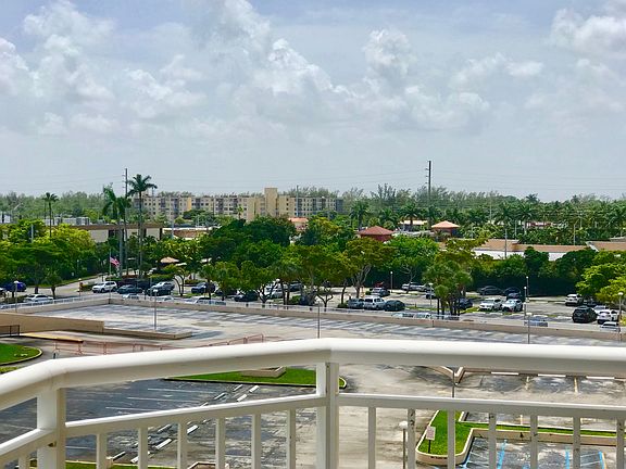 4th image of 18051 Biscayne Blvd APT 503