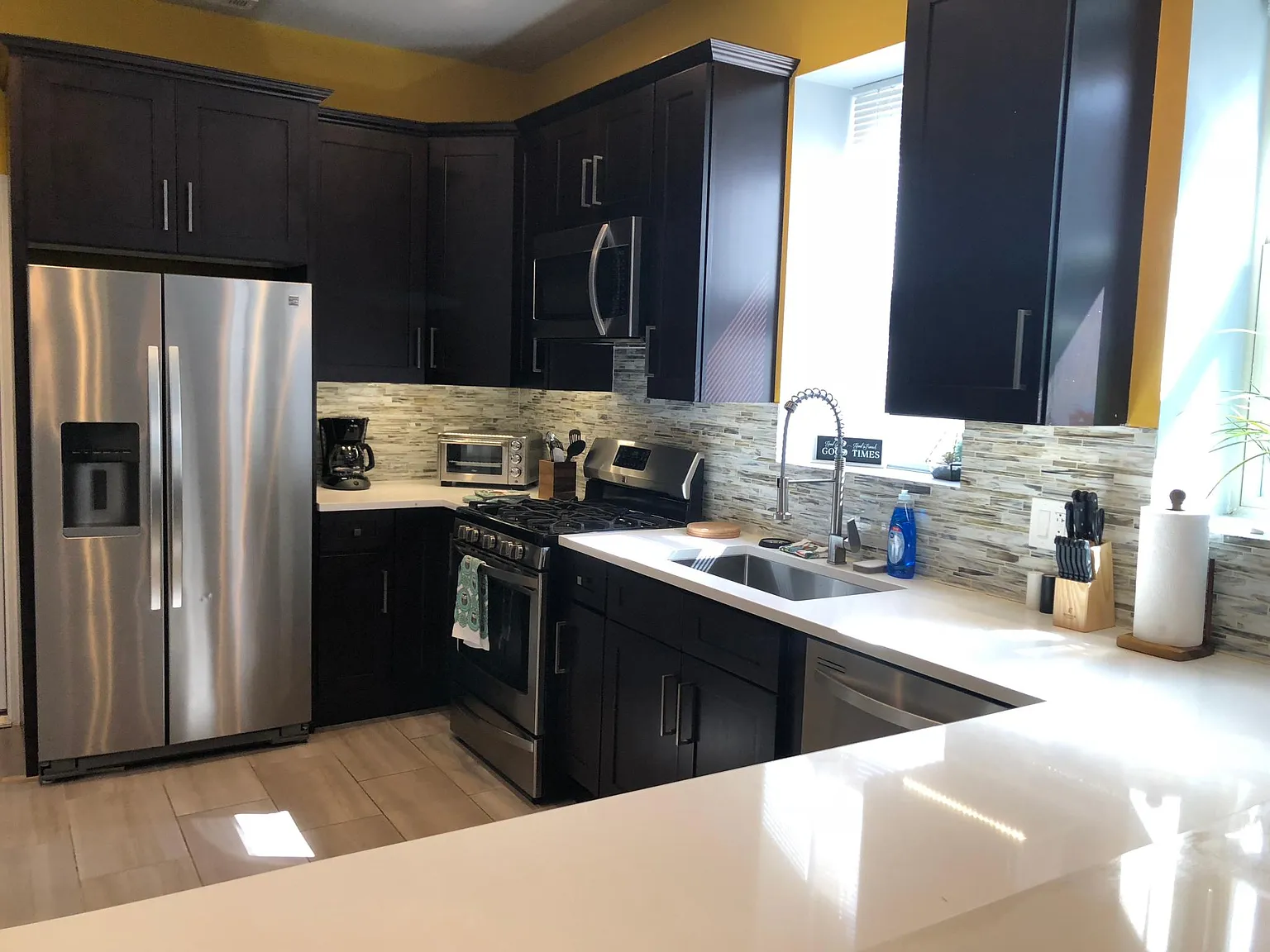 4 bed, 1902 sqft, $3,396 — Photo 3