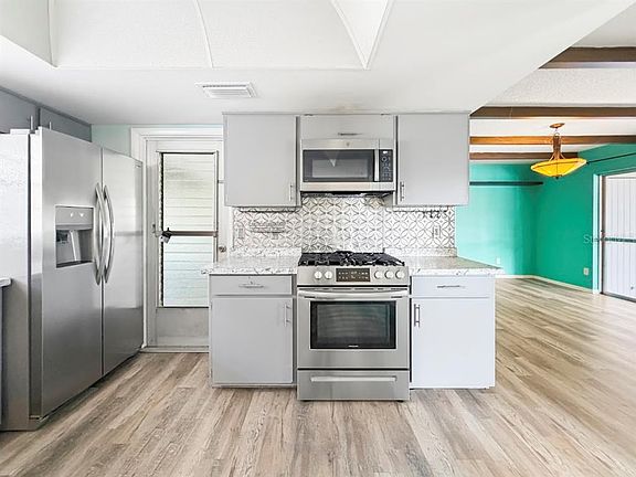 5th image of 3 HERITAGE COVE COURT