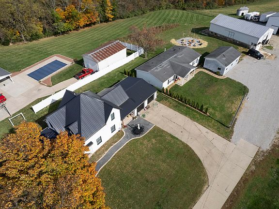 4th image of 143 S Main St