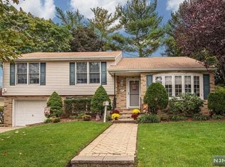 33 Roxbury Rd, Dumont, NJ 07628