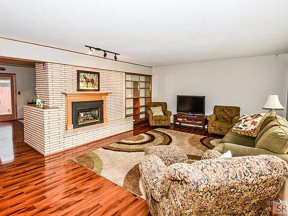 2nd image of 160 Carol Ave