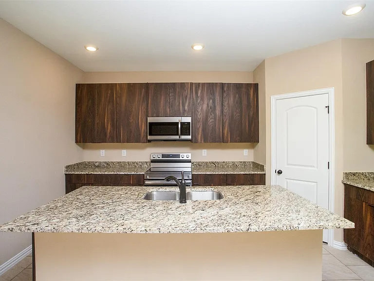 134 Canales Cir — Photo 6