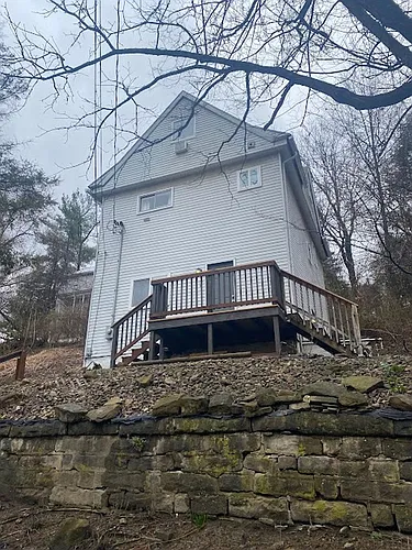 150 Wellen St Photo 1