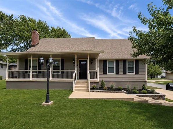 1636 NE Thames Dr, Lees Summit, MO 64086