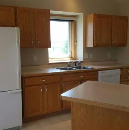 5th image of 8061 Meadowood Dr