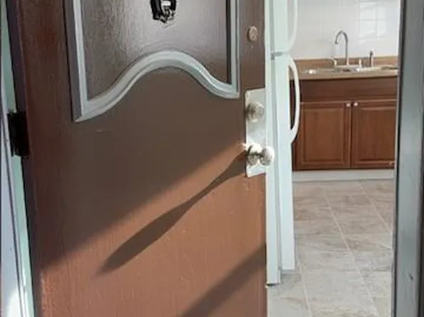 5857 N Broadway St APT 2, Chicago, IL 60660