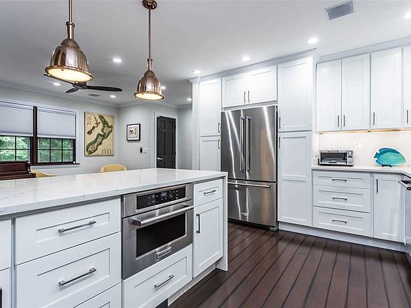 3rd image of 36 High Hills Ln