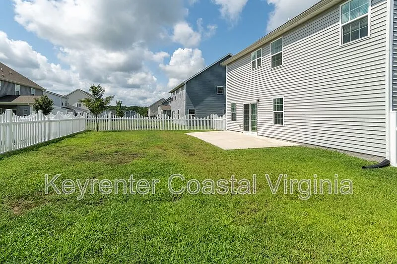 4 bed, 3.0 bath, 2718 sqft, $3,200 — Photo 3