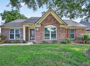 5209 Spring Circle Dr, Pearland, TX 77584
