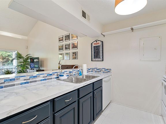 4th image of 1818 S Lakeshore Blvd APT 27
