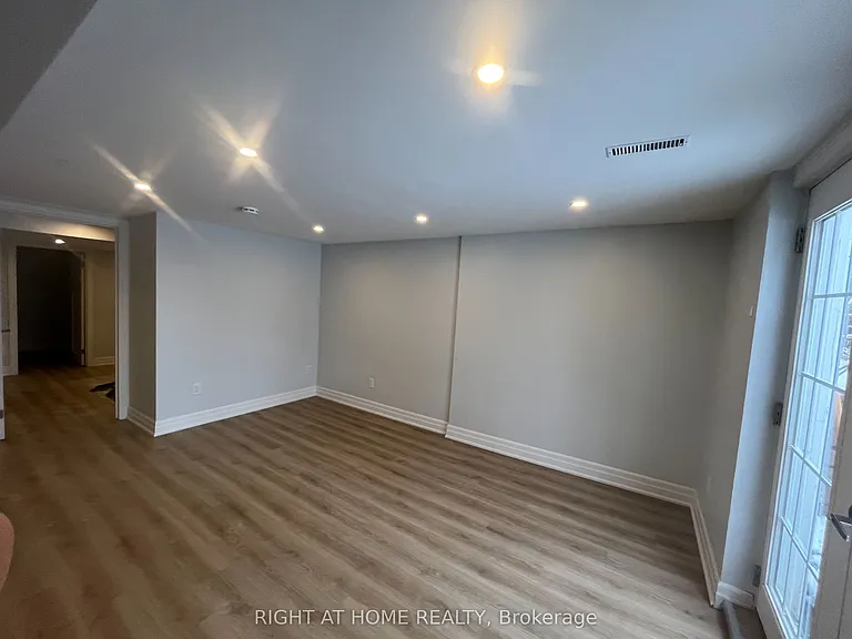 4203 Wheelwright Cres — Photo 8