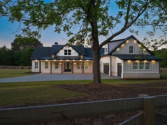 4th image of 825 Arch Tanner Rd