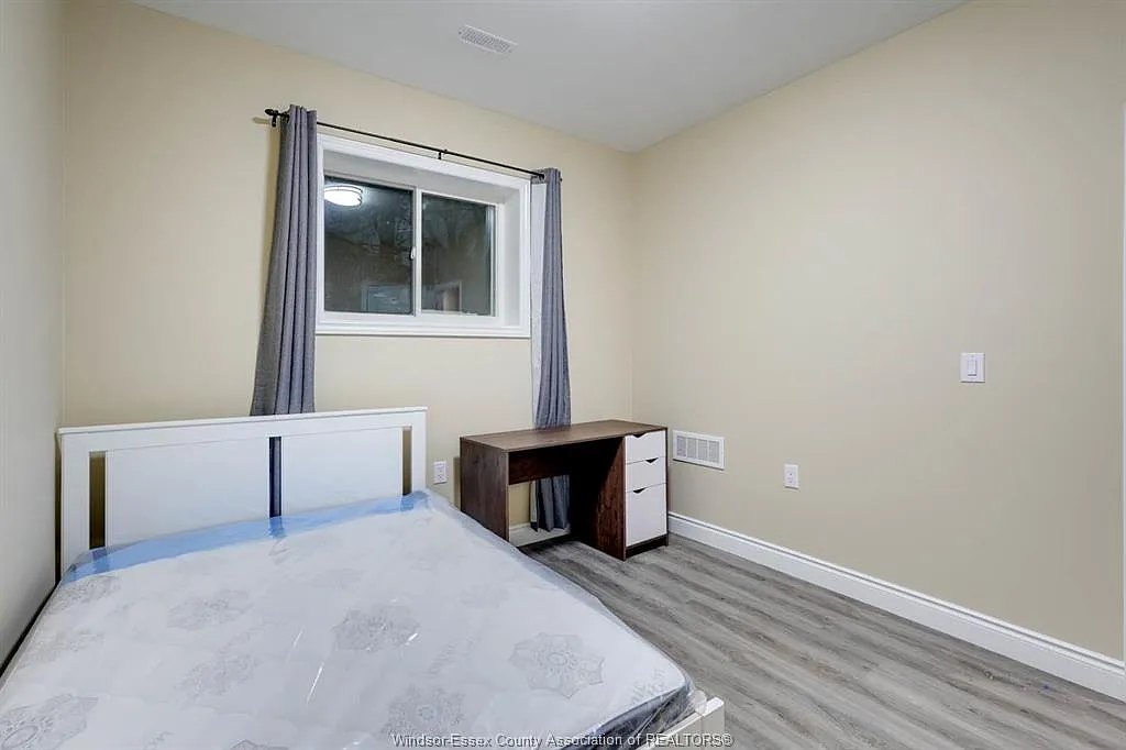 9 bed, $925 — Photo 4